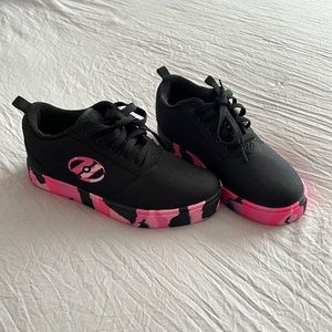 NWOT Heelys- black with pink camo